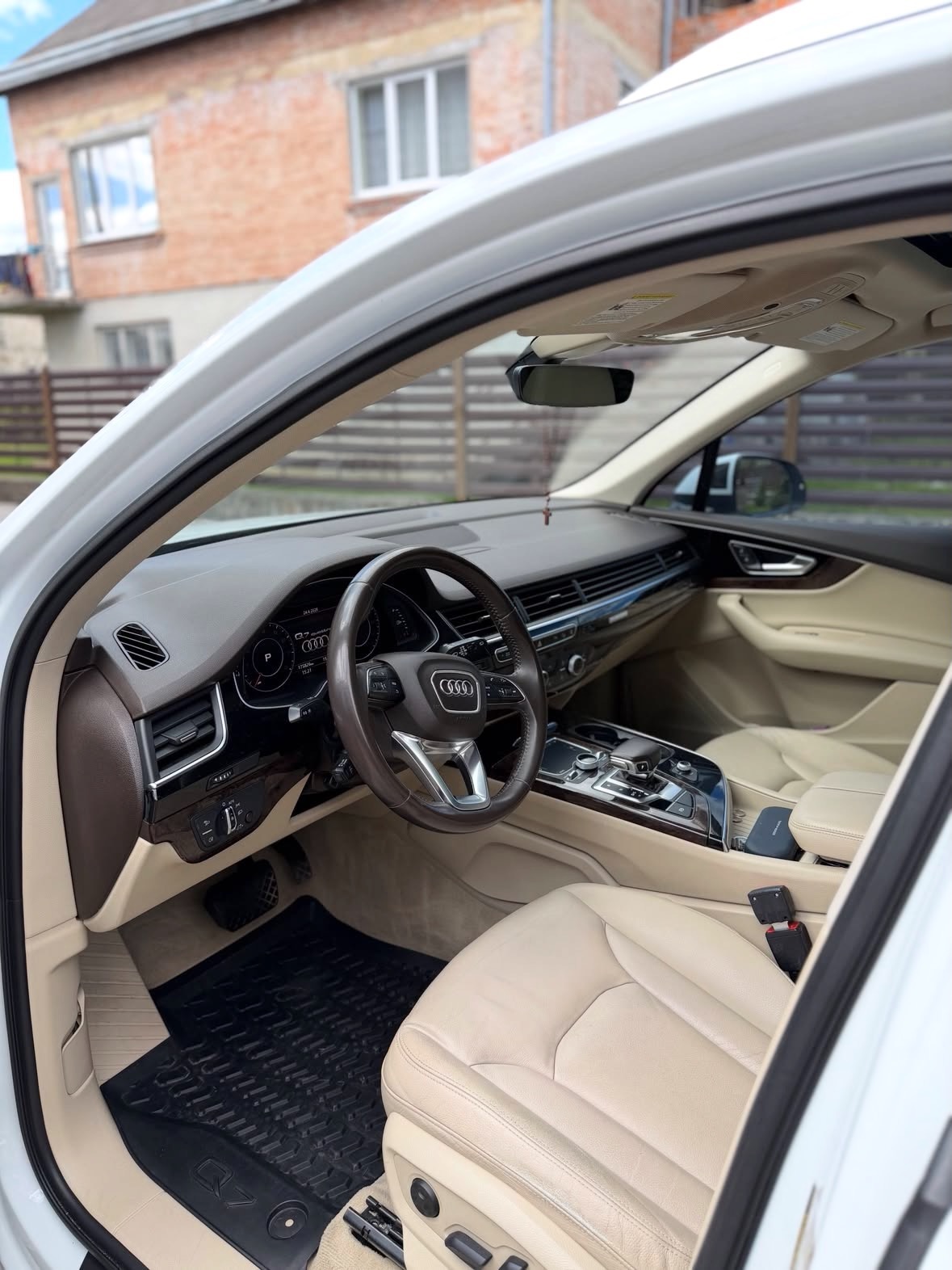 Купити Audi Q7 2016 3.0 бензин білого кольору у Львові