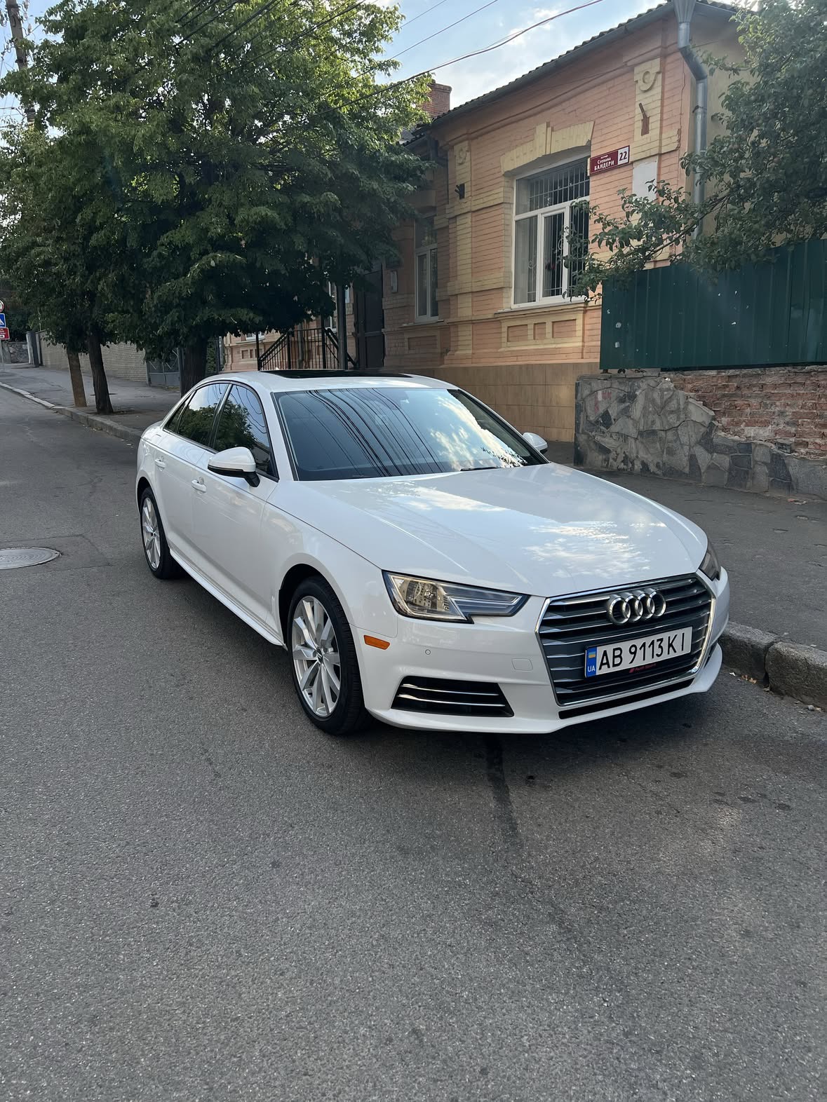 Купити Audi A4 B9/8W 2016