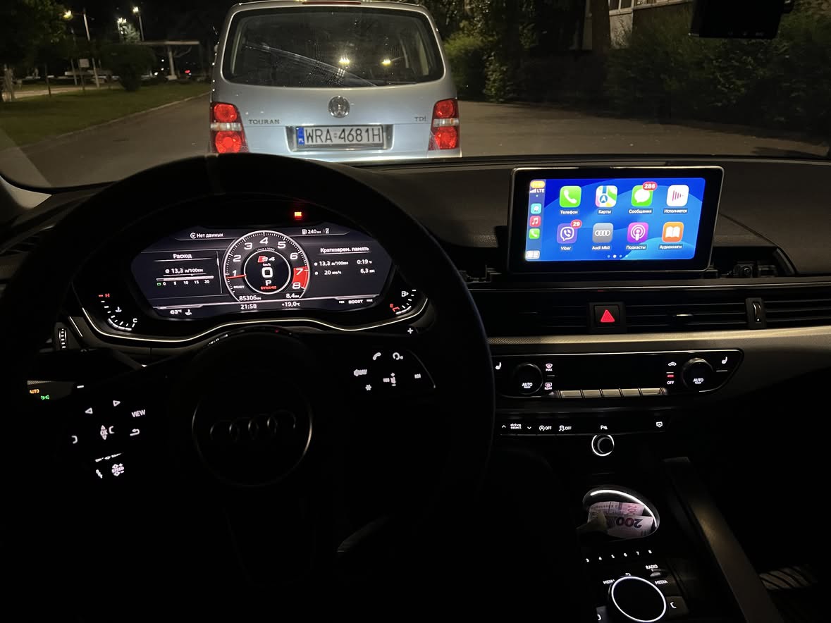 Купити Audi A4 B9/8W 2016