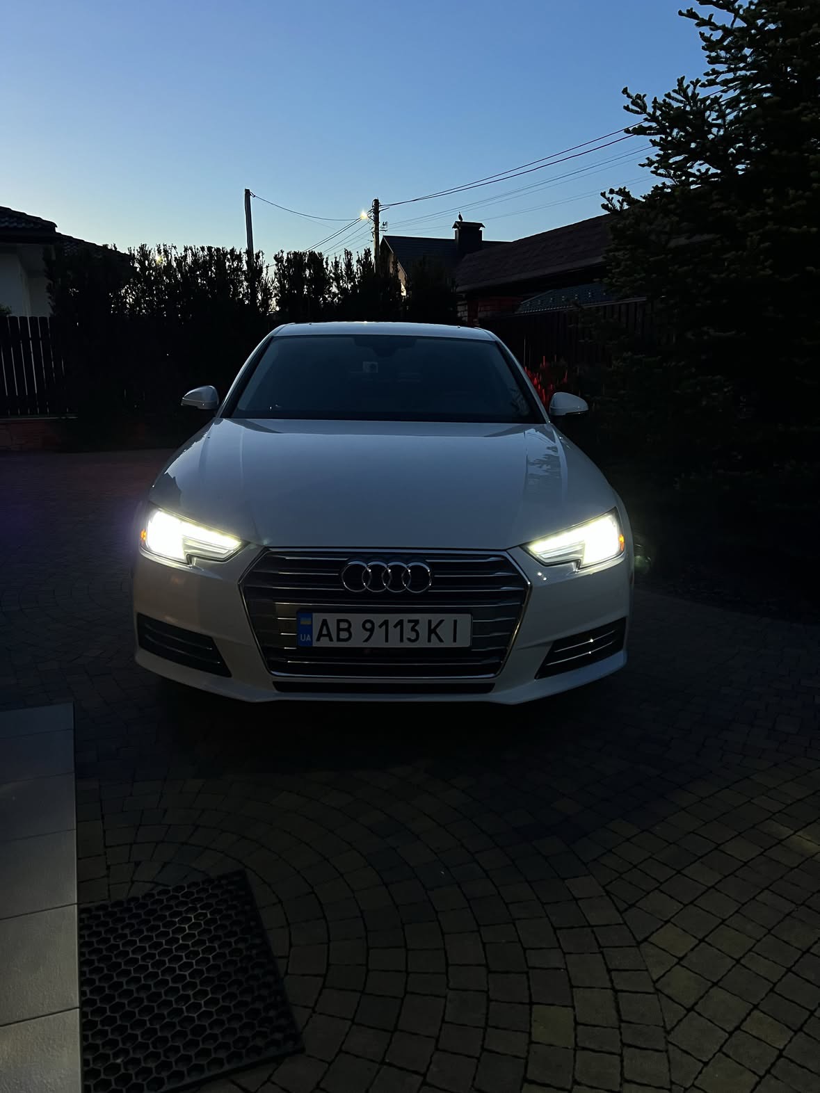 Купити Audi A4 B9/8W 2016