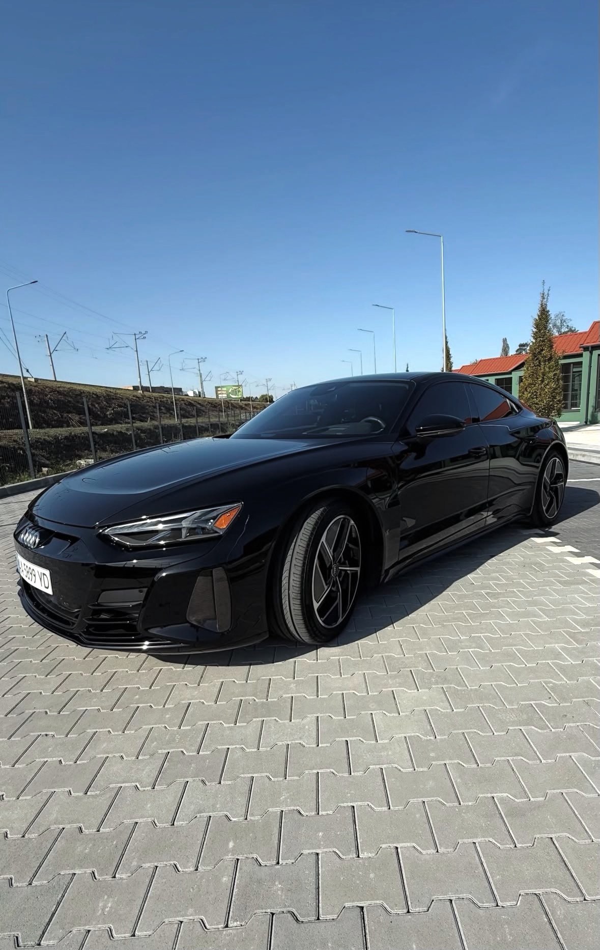 Купити Audi E-tron GT RS 2024 року чорного кольору у Києві