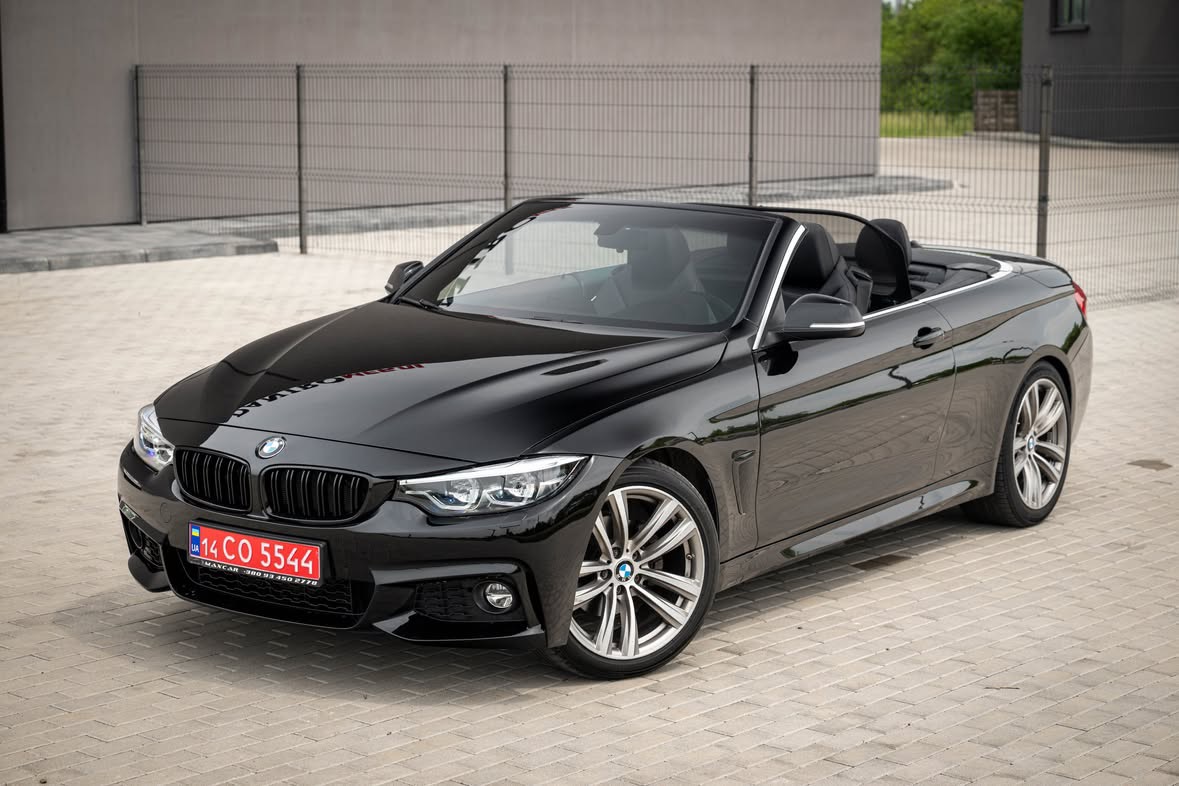 Купити BMW 430i 2.0 бензин 2017 року чорного кольору у Львові