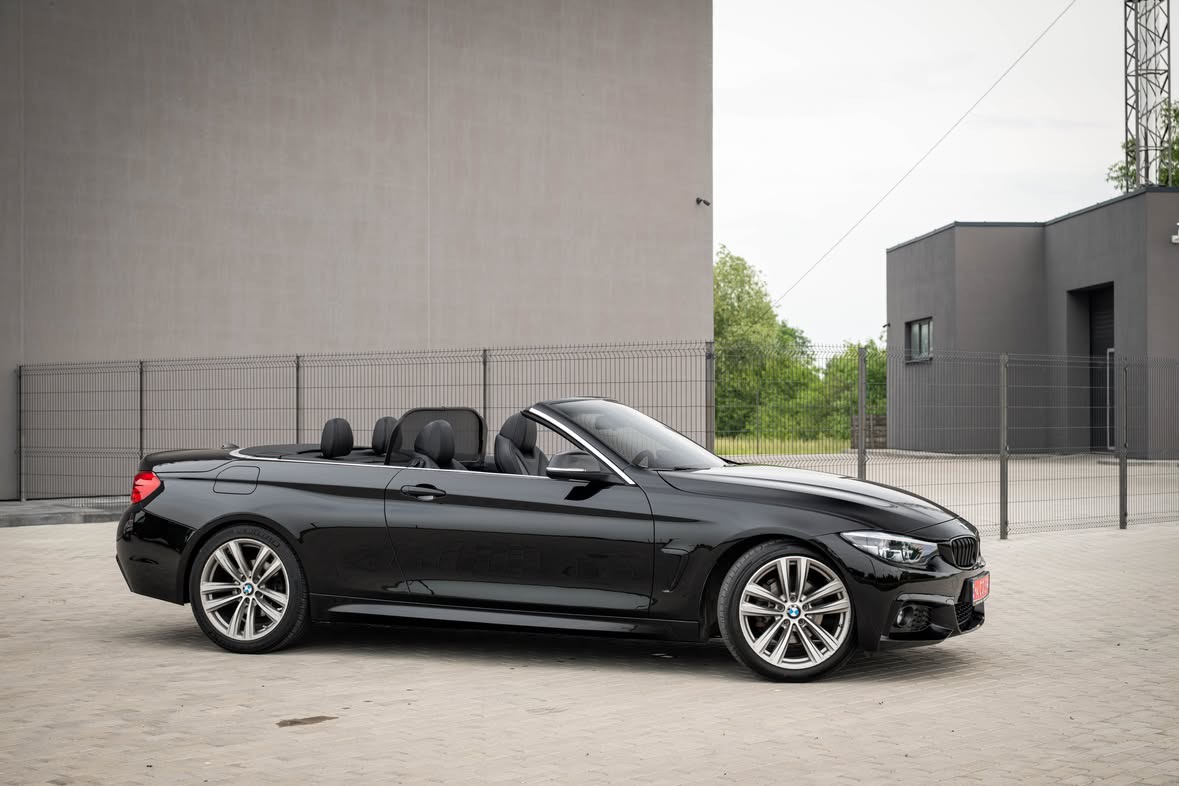 Купити BMW 430i 2.0 бензин 2017 року чорного кольору у Львові