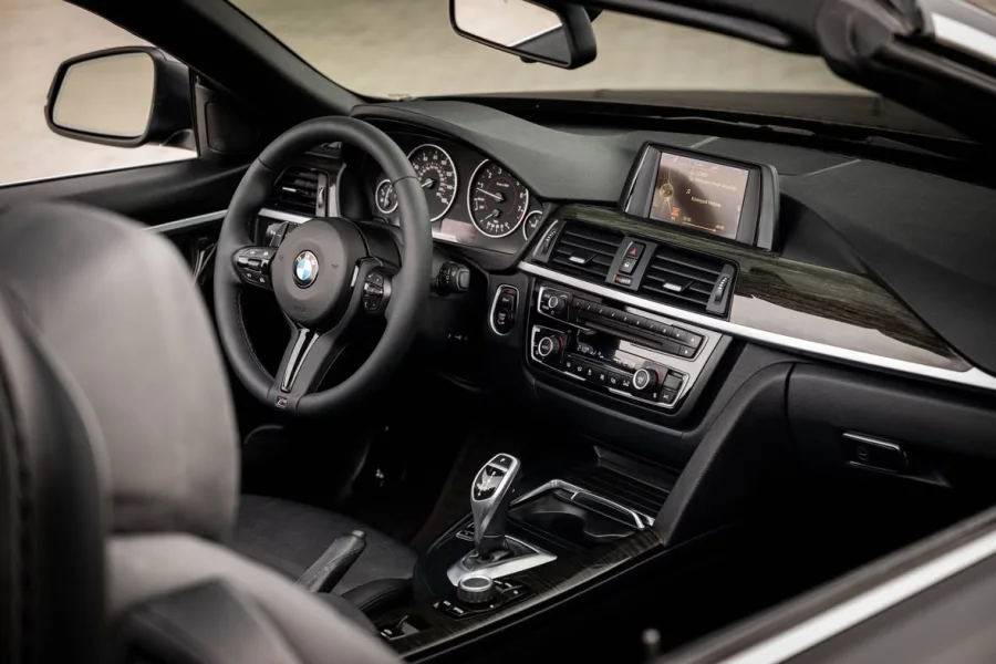 Купити BMW 430i 2.0 бензин 2017 року чорного кольору у Львові