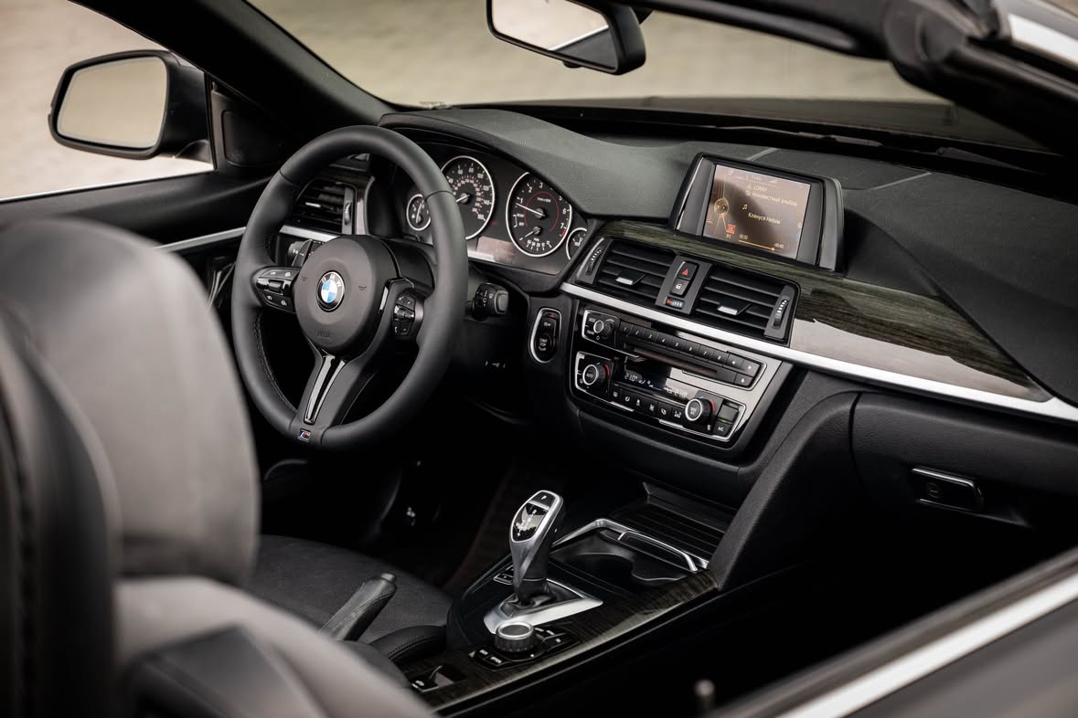 Купити BMW 430i 2.0 бензин 2017 року чорного кольору у Львові