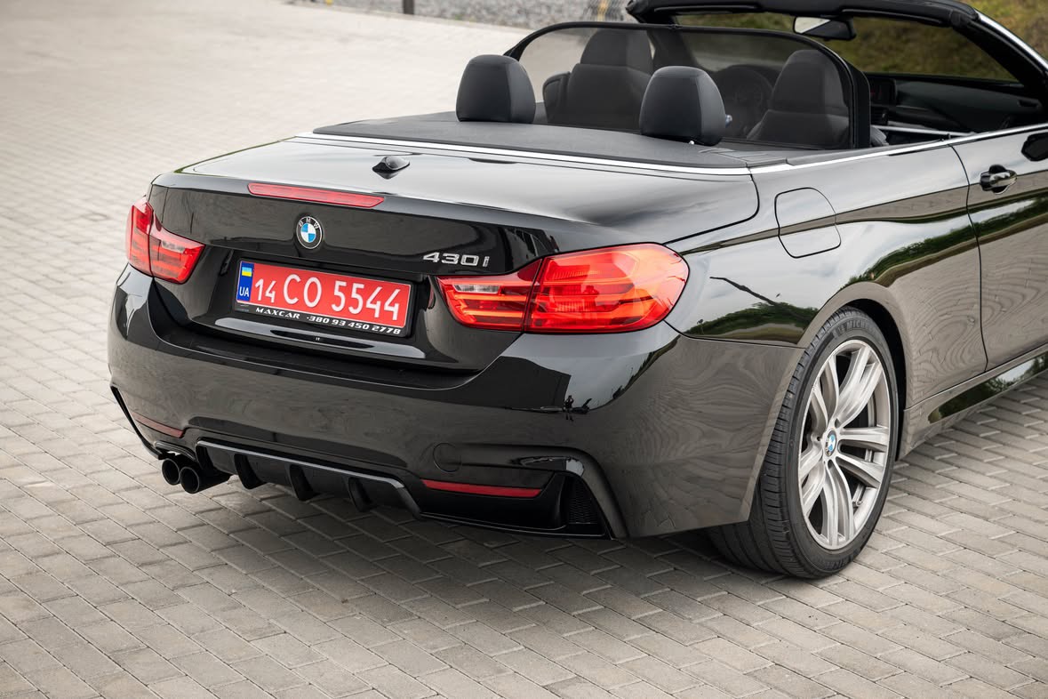 Купити BMW 430i 2.0 бензин 2017 року чорного кольору у Львові