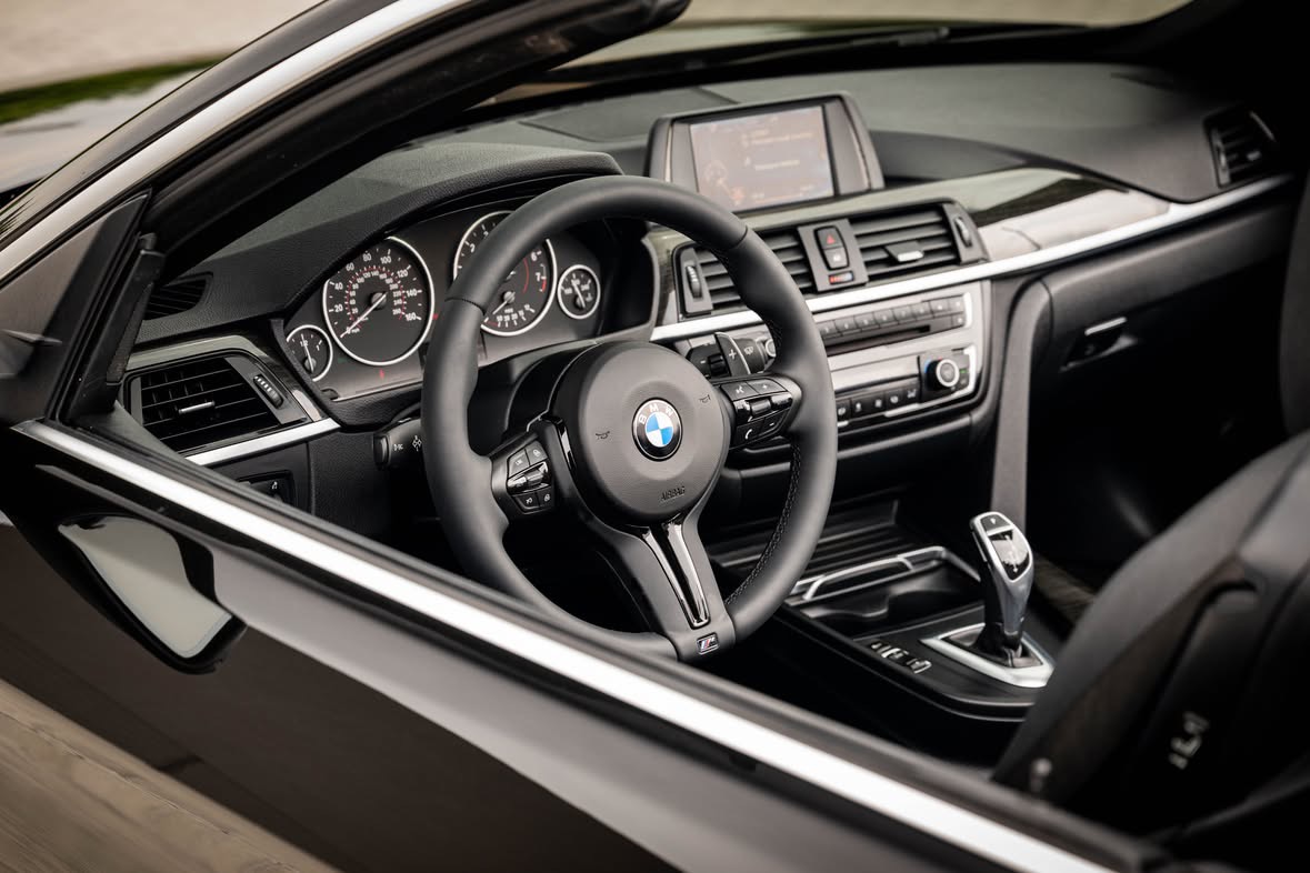 Купити BMW 430i 2.0 бензин 2017 року чорного кольору у Львові