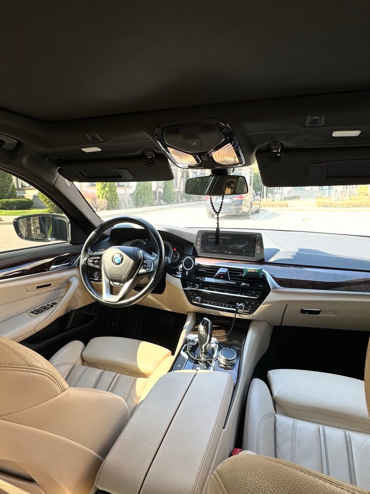 Купити BMW 530XI 2.0 бензин 2017 року білого кольору у Києві
