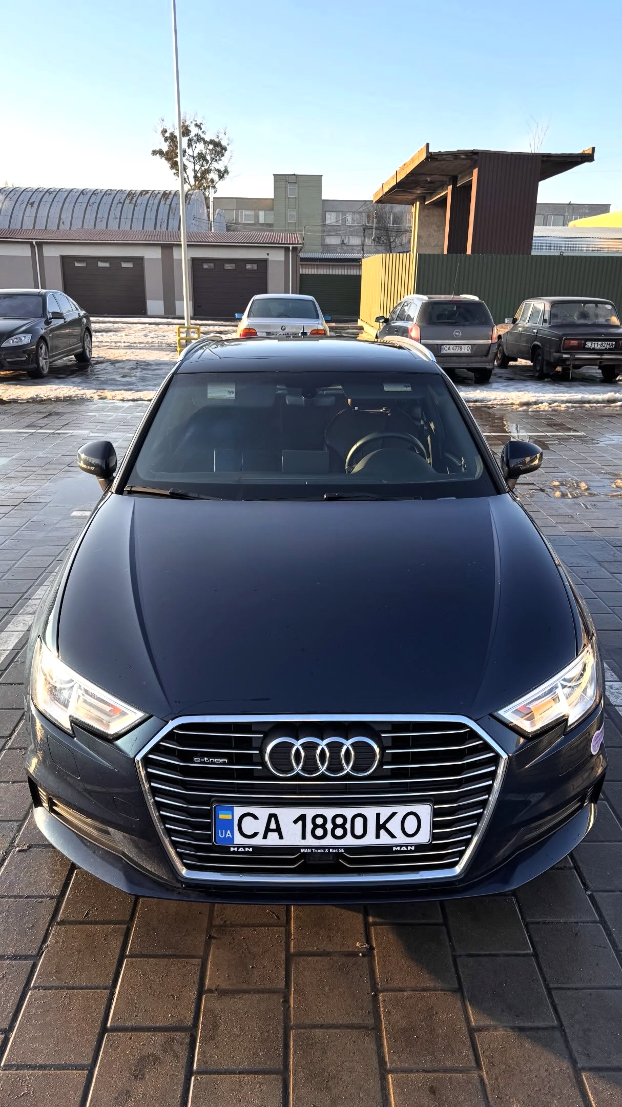 Купити Audi A3 8V (FL) 1.4 гібрид 2018 року синього кольору в Черкасах