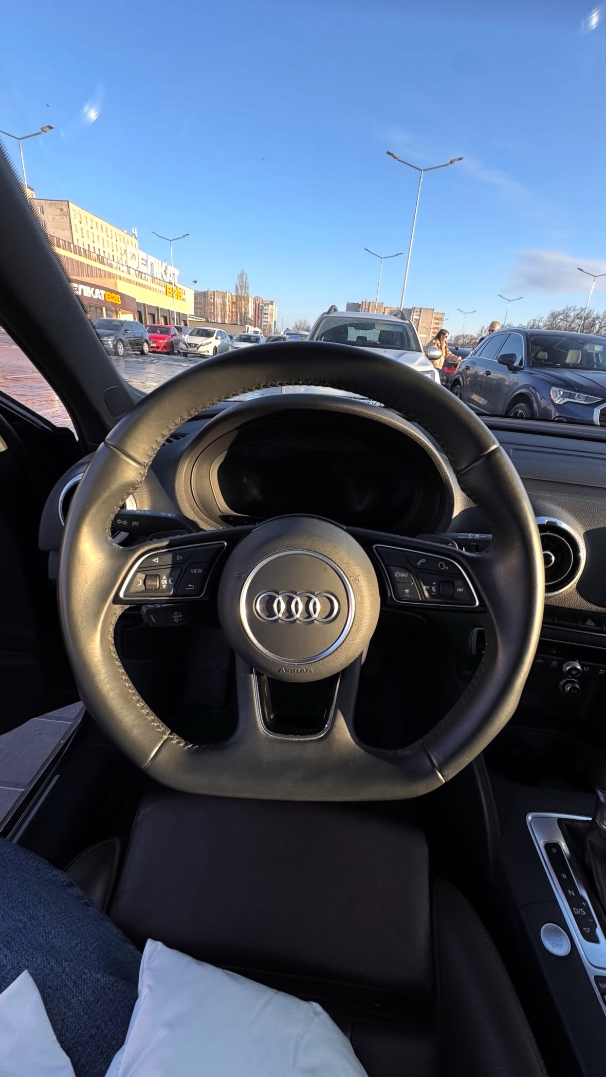 Купити Audi A3 8V (FL) 1.4 гібрид 2018 року синього кольору в Черкасах