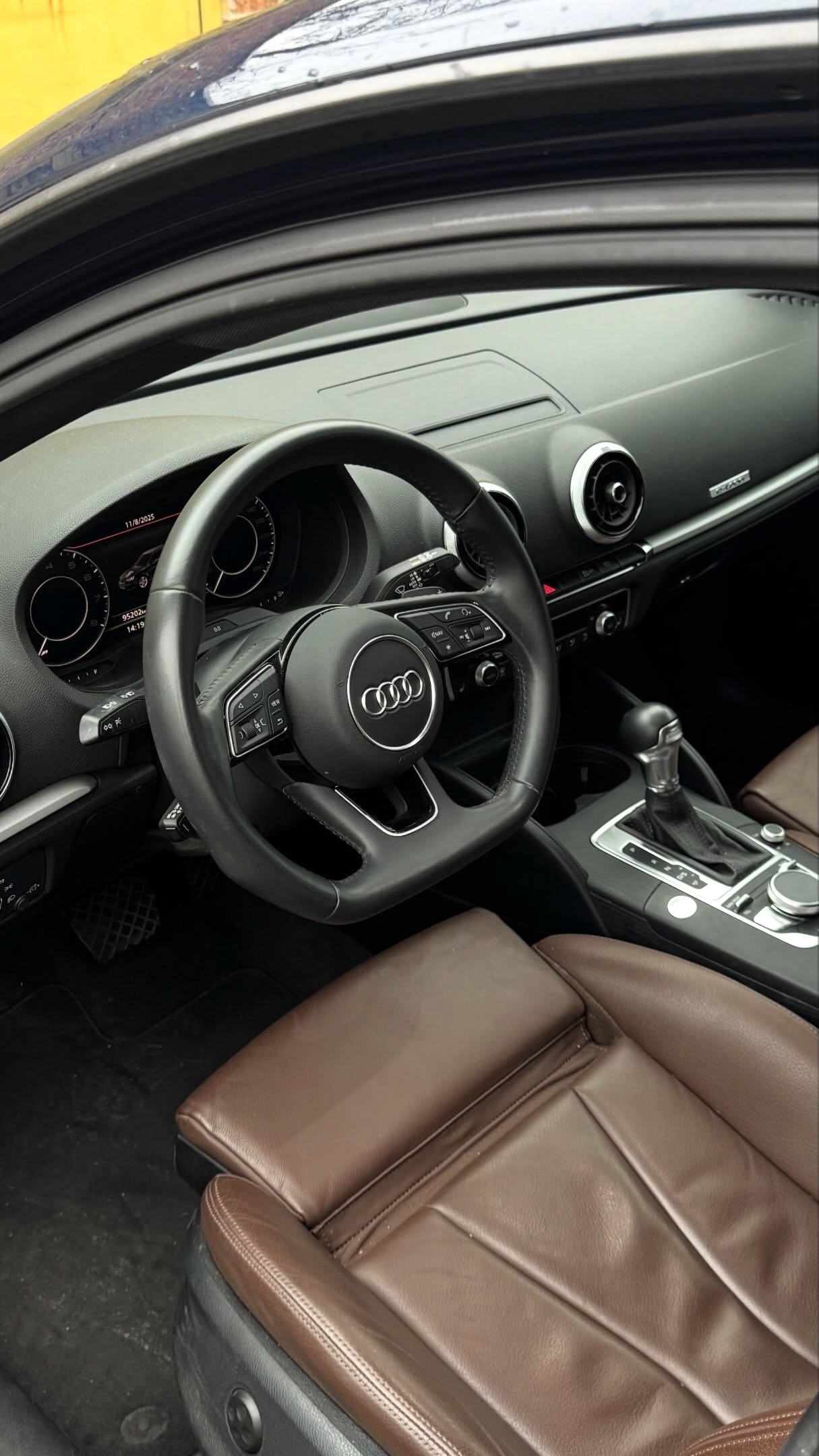Купити Audi A3 8V (FL) 1.4 гібрид 2018 року синього кольору в Черкасах