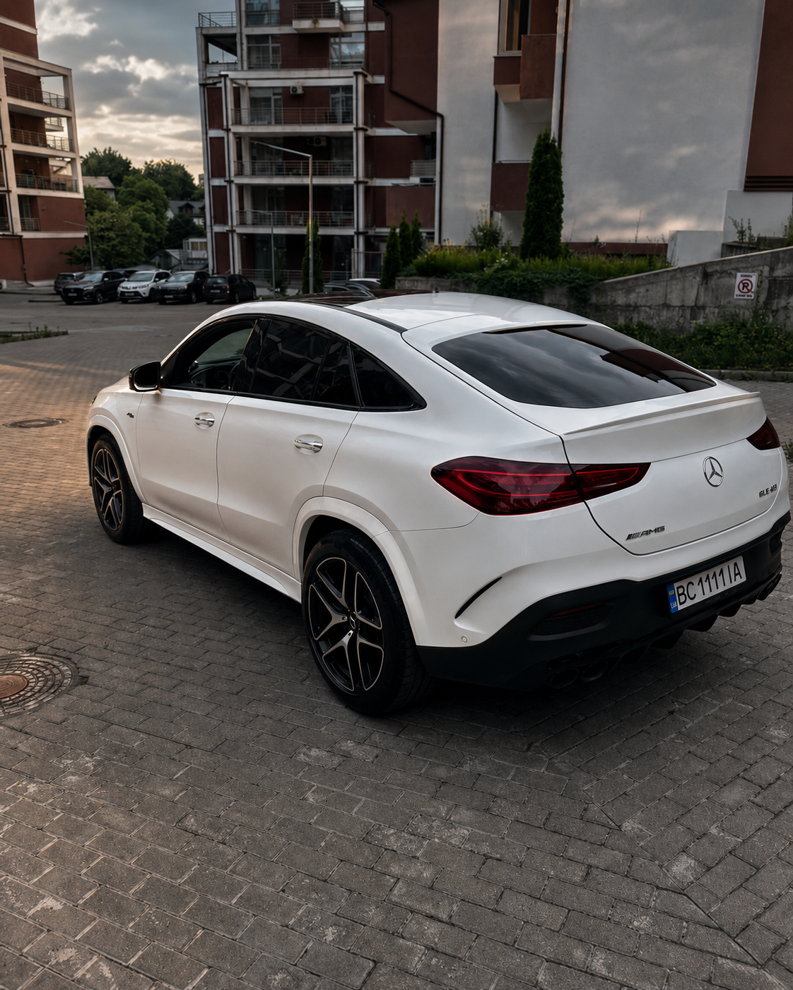 Купити Mercedes Benz 3.0 бензин GLE Couoe 2024 року білого кольору у Львові