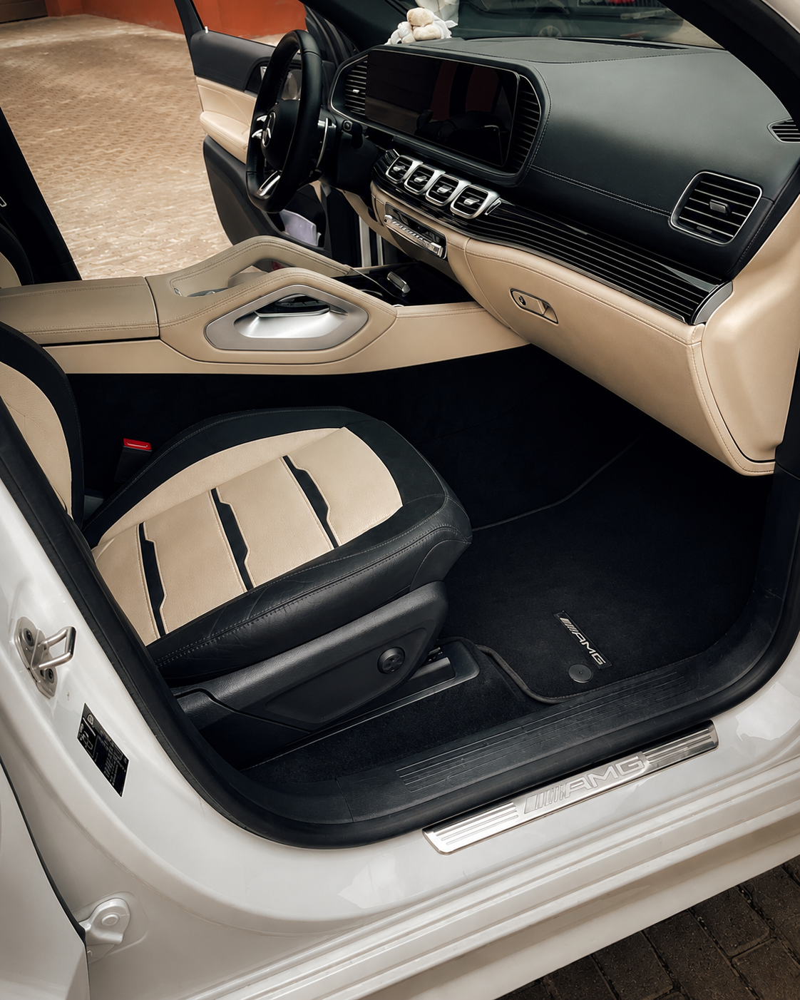 Купити Mercedes Benz 3.0 бензин GLE Couoe 2024 року білого кольору у Львові