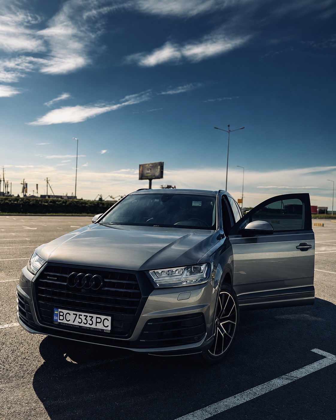 Купити Audi Q7 3.0 TFSI 2017 року сірого кольору у Львові