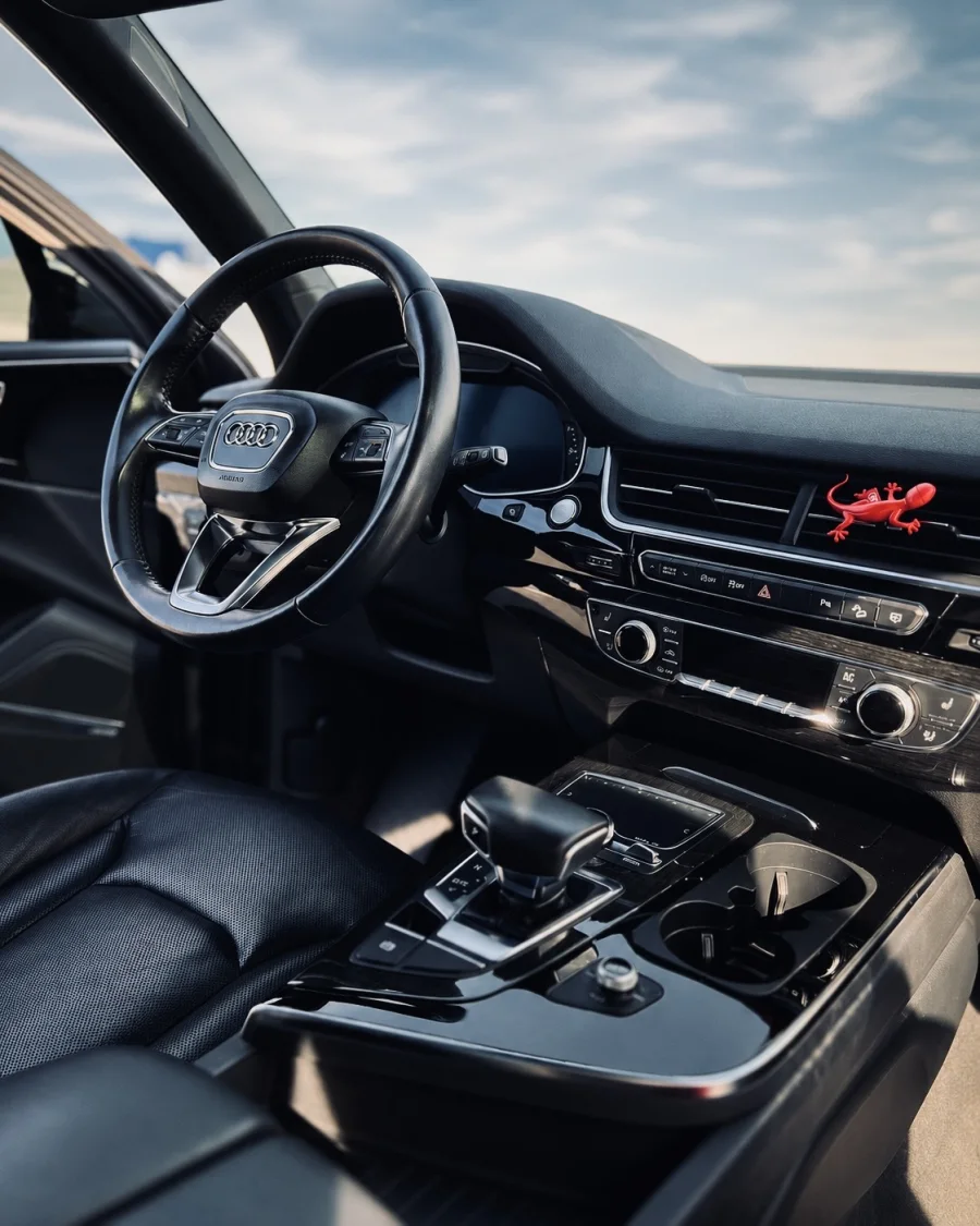 Купити Audi Q7 3.0 TFSI 2017 року сірого кольору у Львові