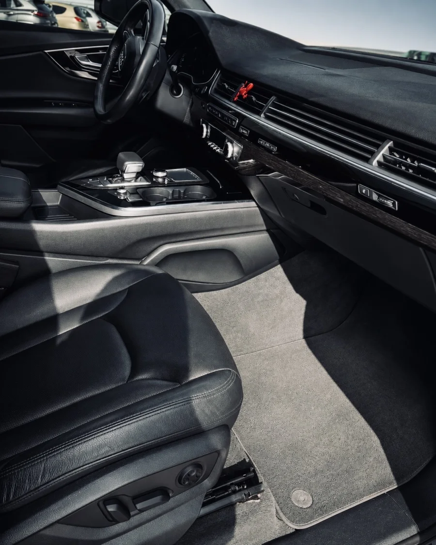 Купити Audi Q7 3.0 TFSI 2017 року сірого кольору у Львові