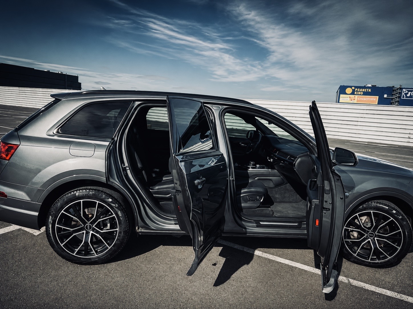 Купити Audi Q7 3.0 TFSI 2017 року сірого кольору у Львові