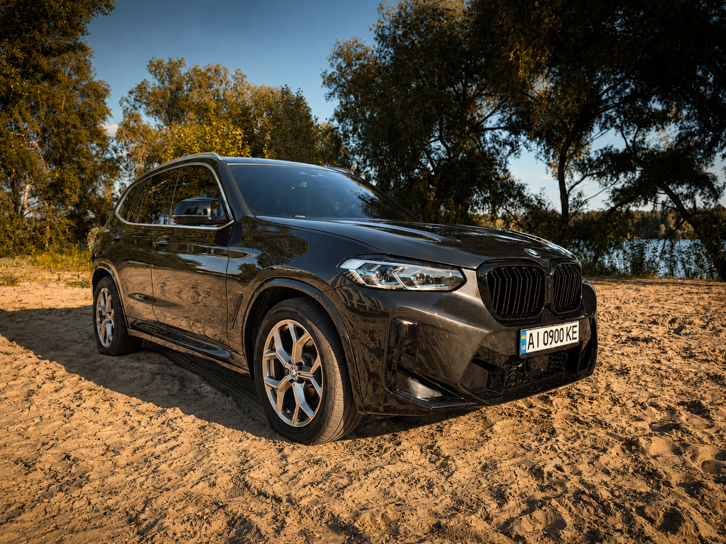 Купити BMW X3 2019 року 2.0 бензин xDrive чорного кольору в Києві