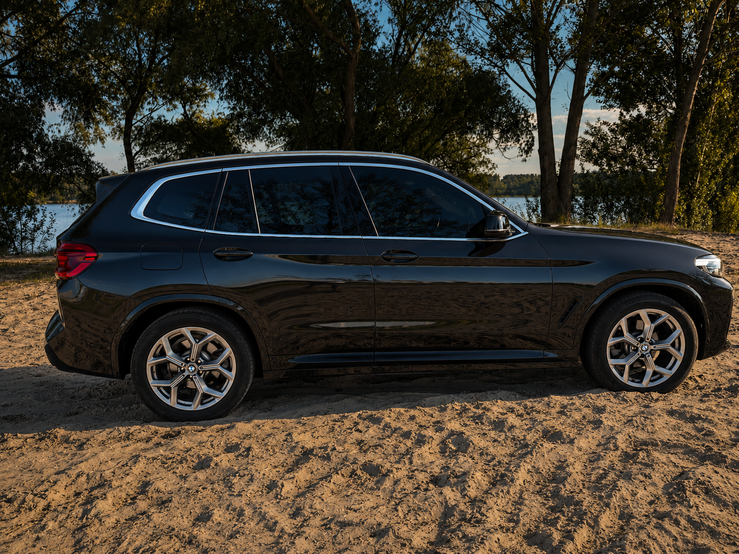 Купити BMW X3 2019 року 2.0 бензин xDrive чорного кольору в Києві