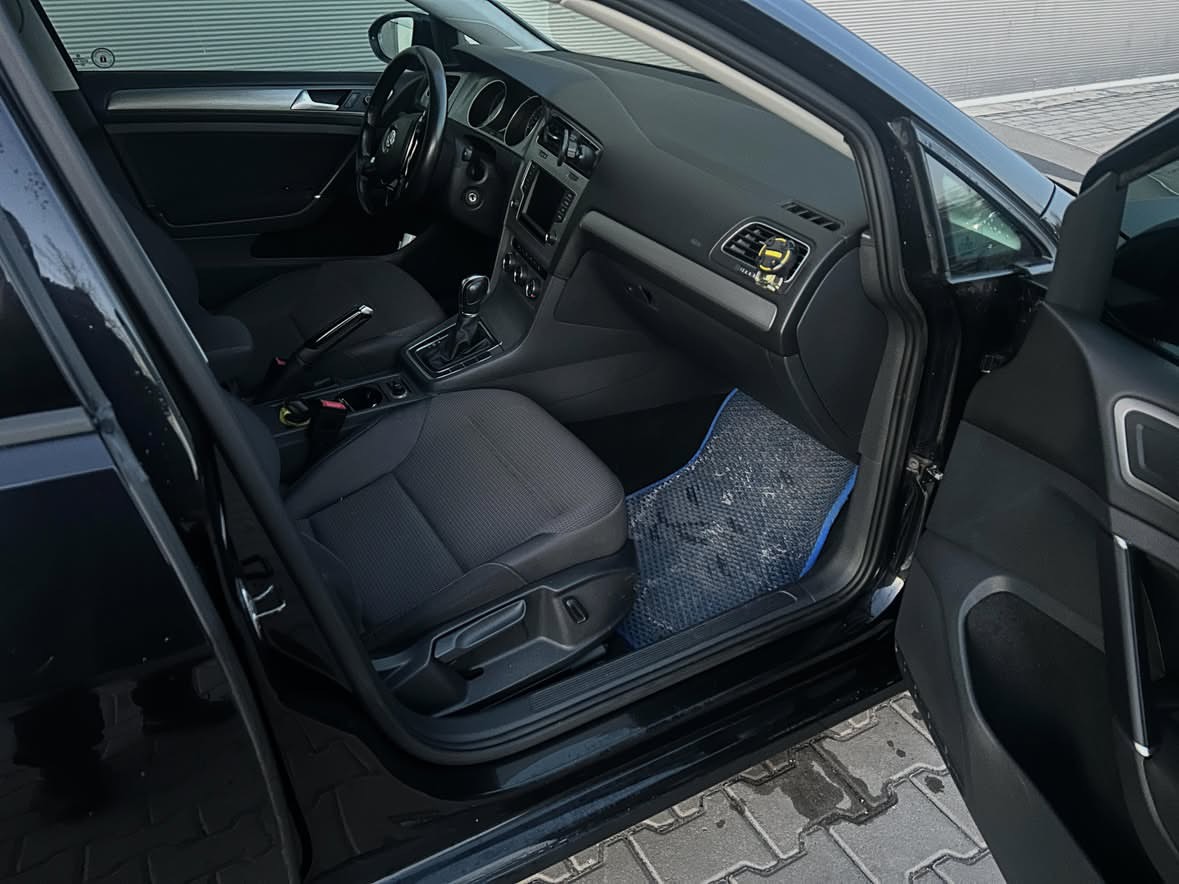 Купити Volkswagen Golf 1.8 2015 року чорного кольору в Києві