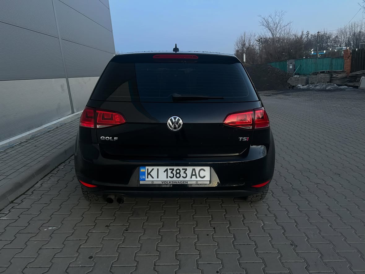 Купити Volkswagen Golf 1.8 2015 року чорного кольору в Києві