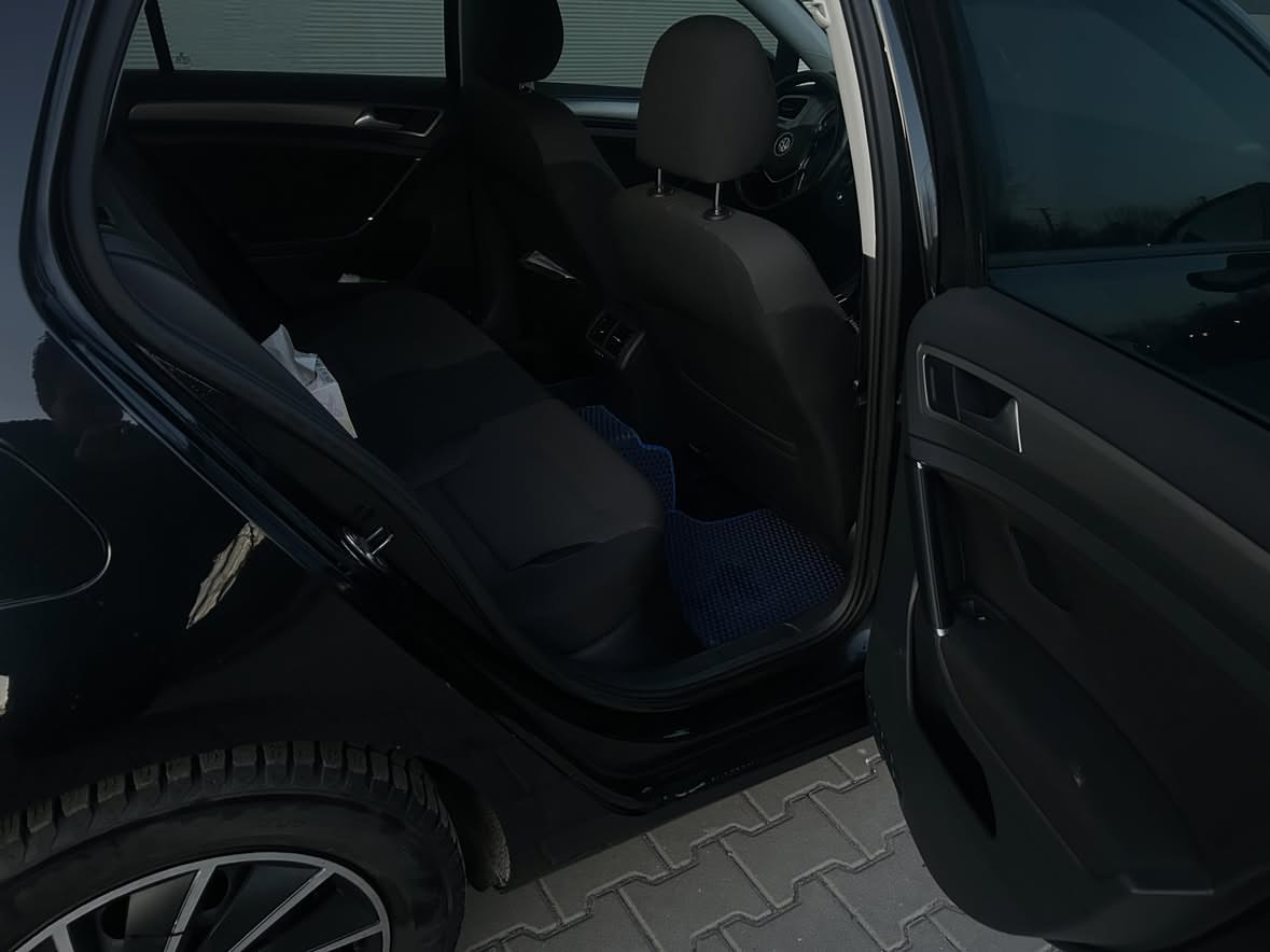 Купити Volkswagen Golf 1.8 2015 року чорного кольору в Києві