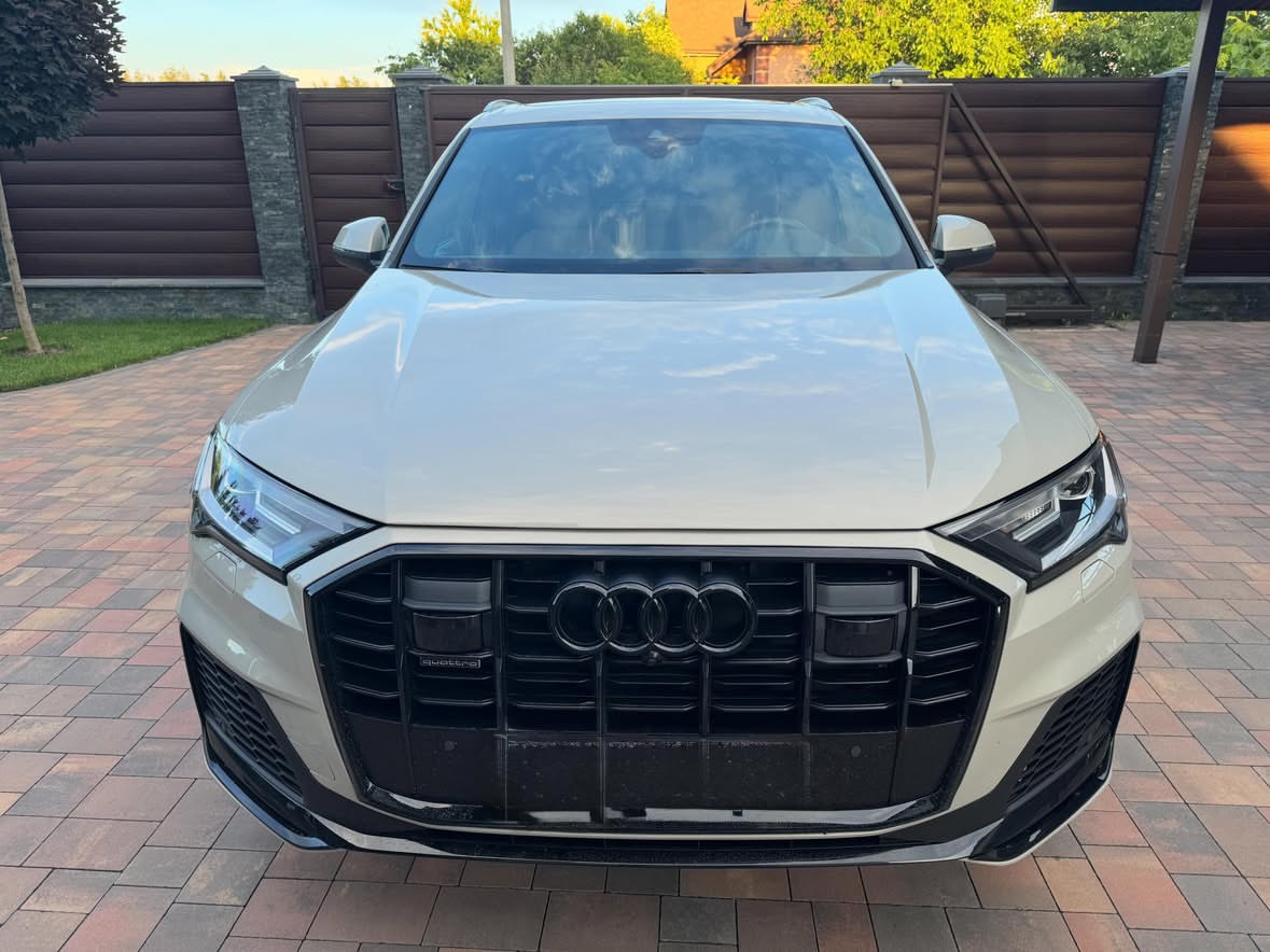 Купити Audi Q7 2.0 бензин Premium Plus 2021 року сірого кольору