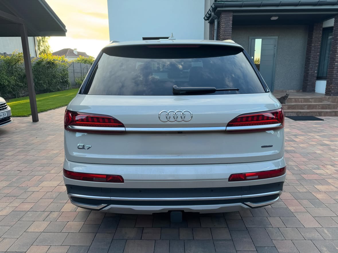 Купити Audi Q7 2.0 бензин Premium Plus 2021 року сірого кольору