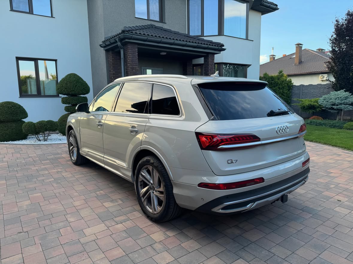 Купити Audi Q7 2.0 бензин Premium Plus 2021 року сірого кольору