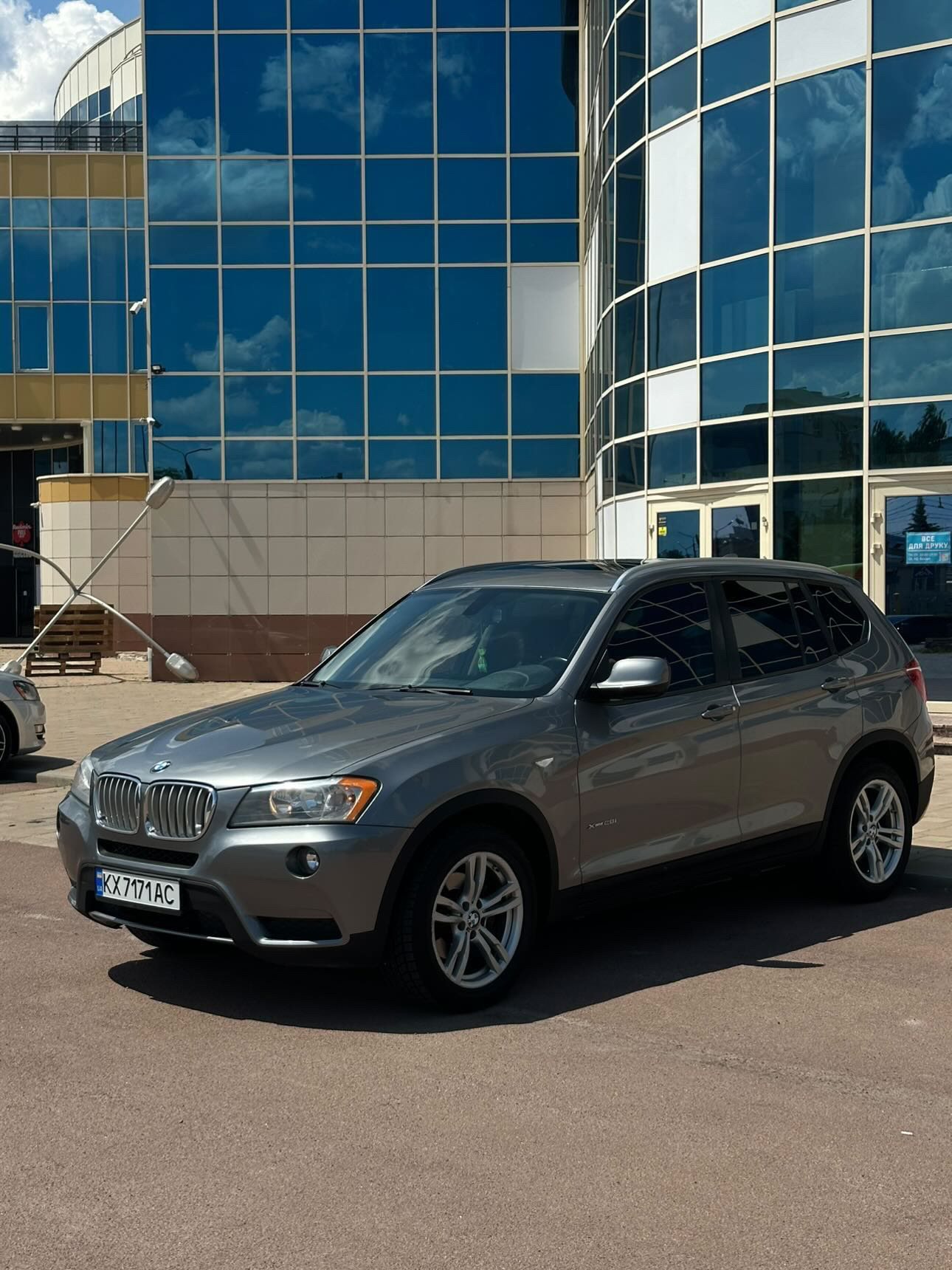 Купити BMW X3 2013 року 2.0 бензин сірого кольору в Харкові