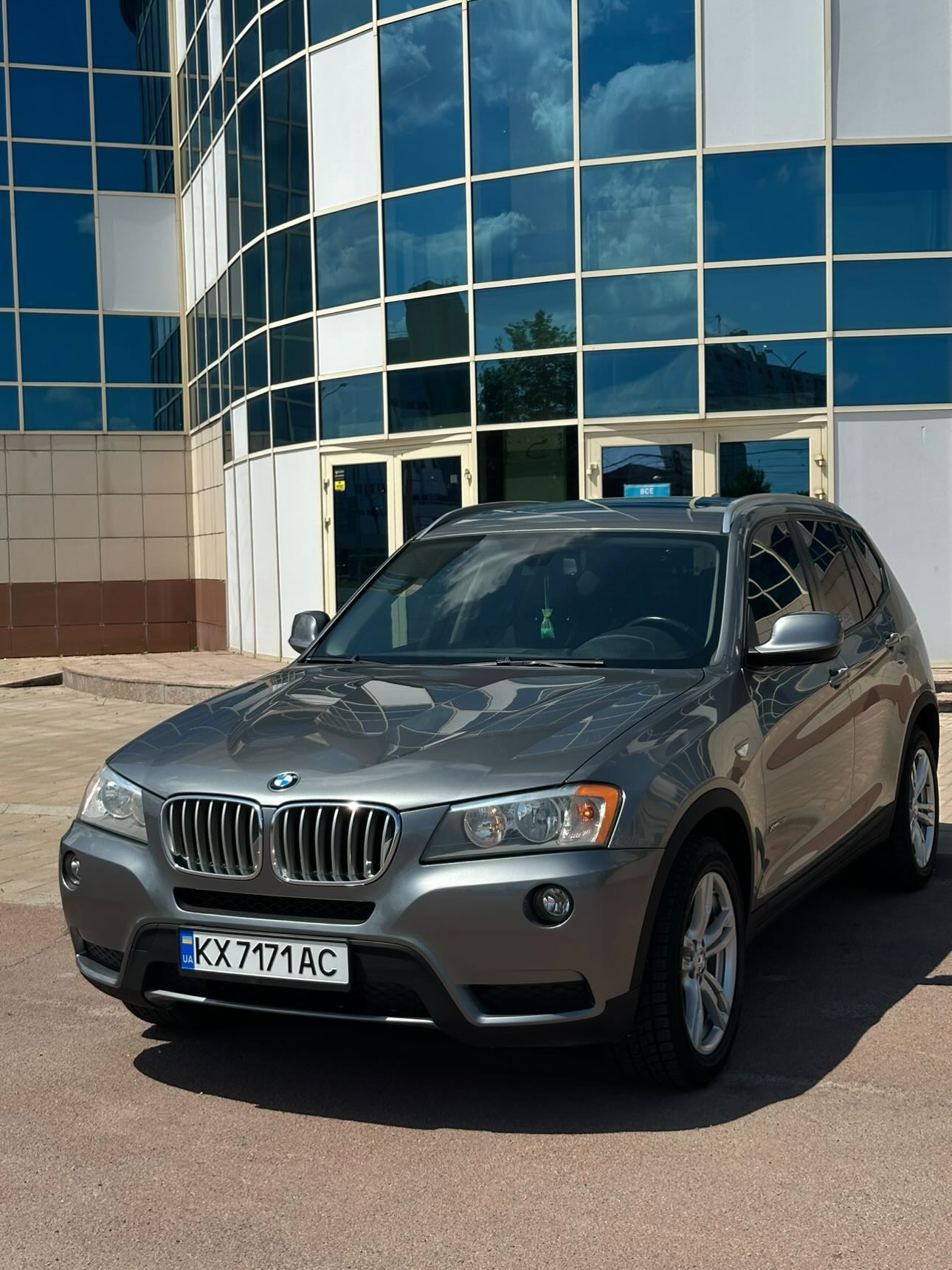 Купити BMW X3 2013 року 2.0 бензин сірого кольору в Харкові