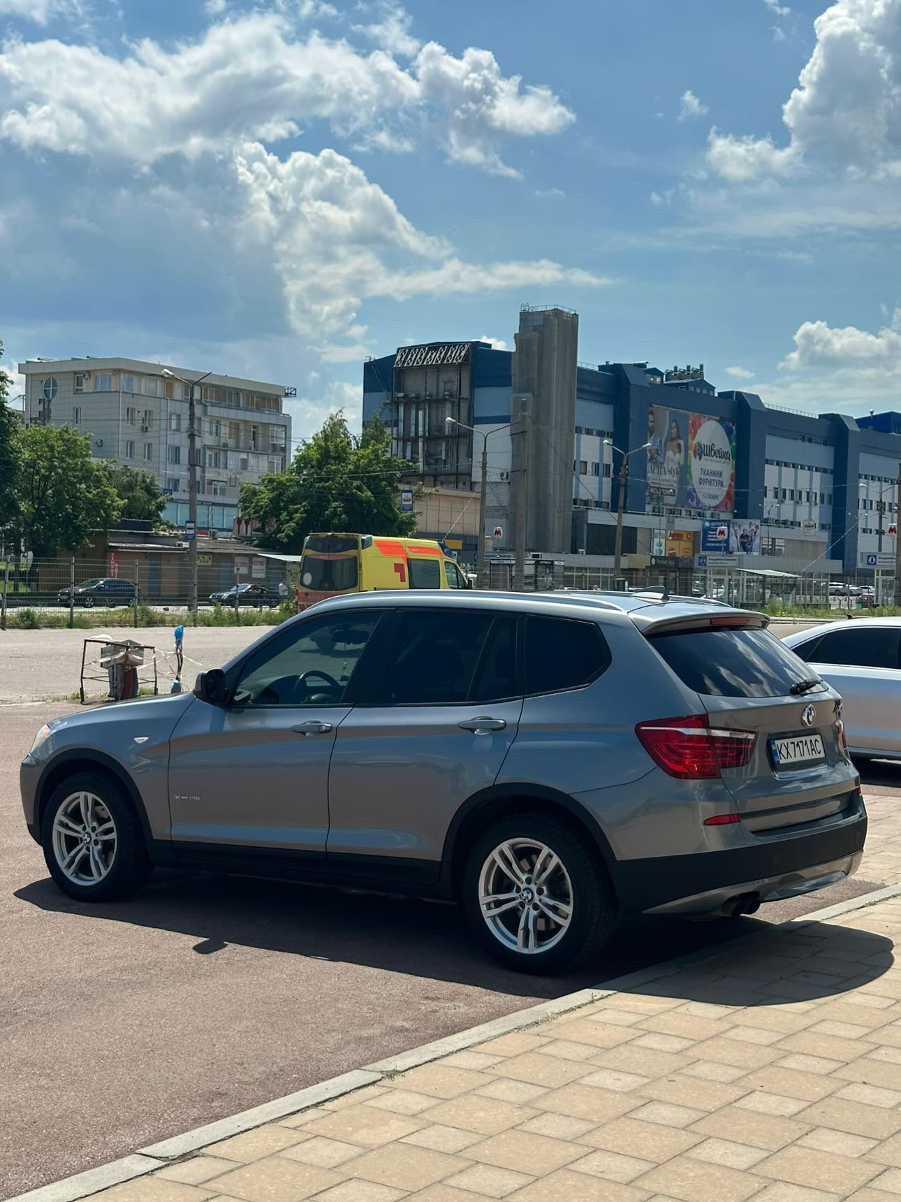 Купити BMW X3 2013 року 2.0 бензин сірого кольору в Харкові
