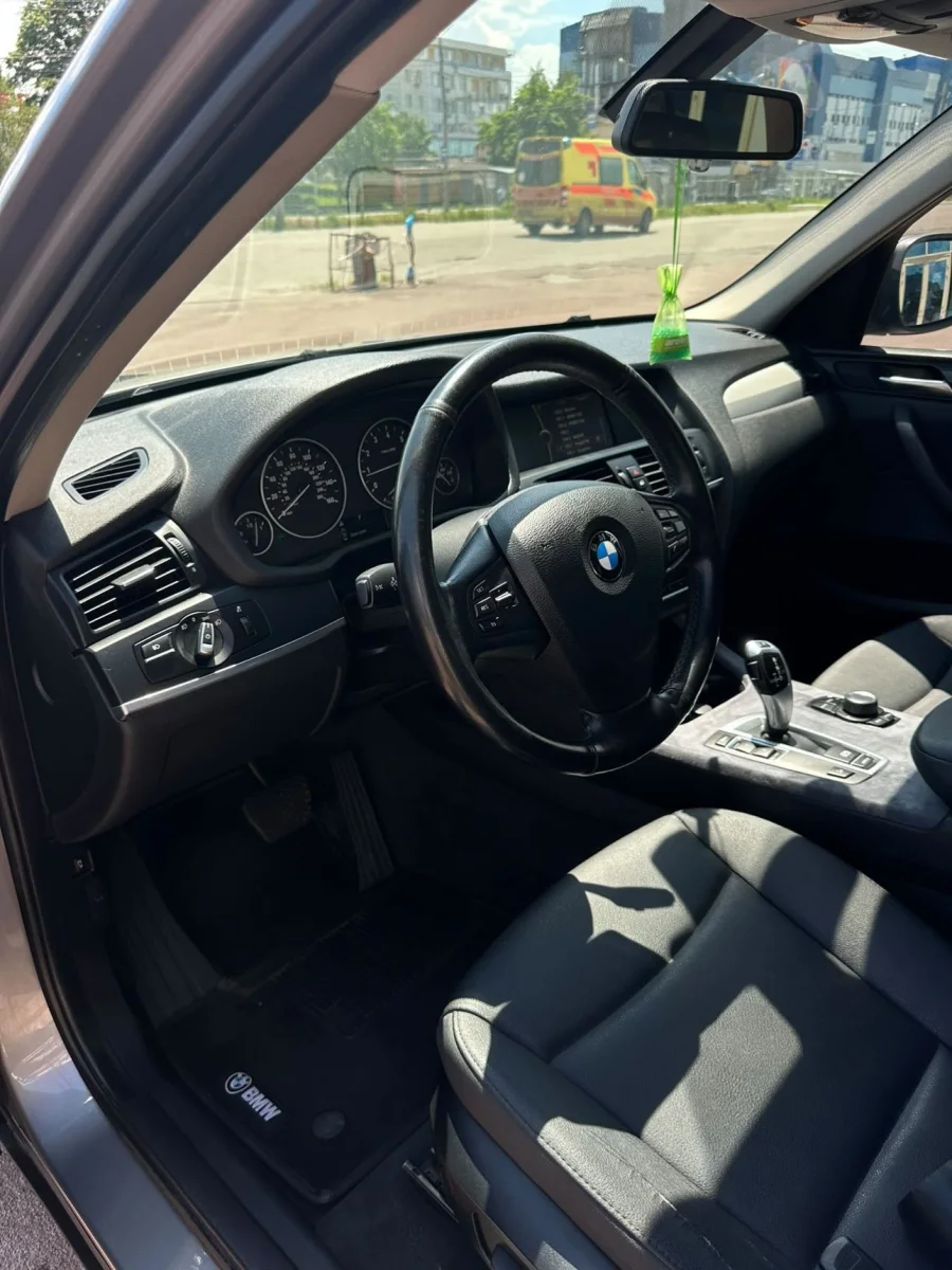 Купити BMW X3 2013 року 2.0 бензин сірого кольору в Харкові