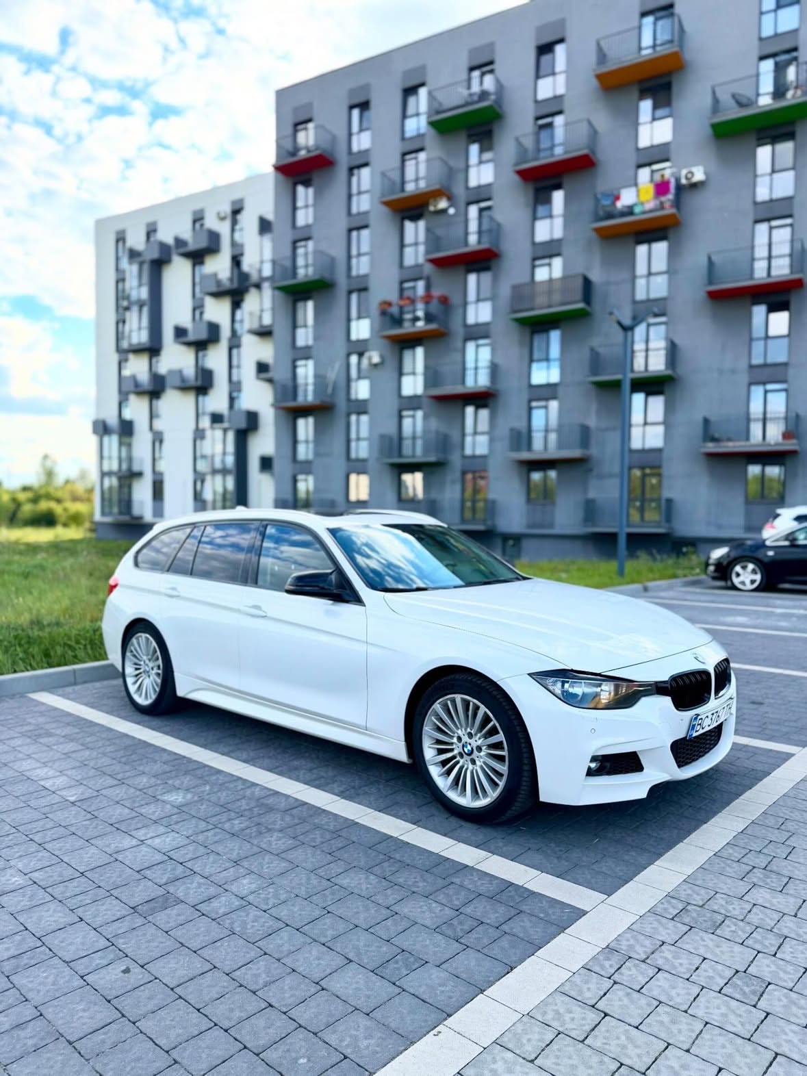 Купити BMW 328 F31 2.0 бензин 2014 року у Львові