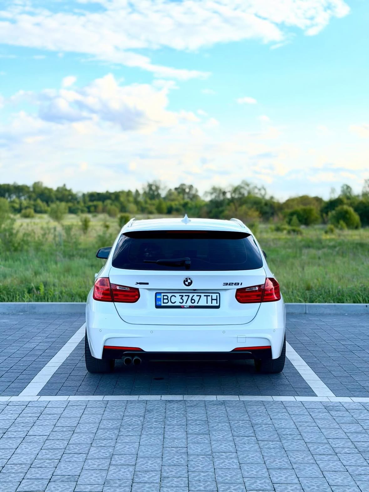 Купити BMW 328 F31 2.0 бензин 2014 року у Львові