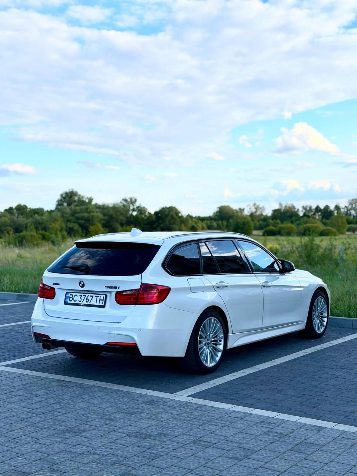 Купити BMW 328 F31 2.0 бензин 2014 року у Львові