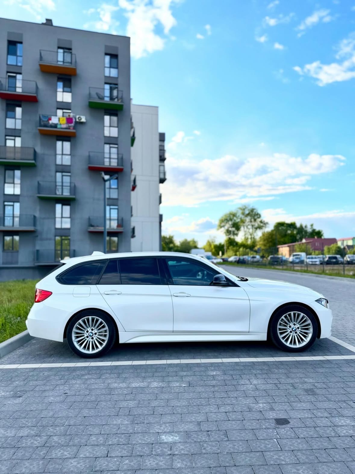 Купити BMW 328 F31 2.0 бензин 2014 року у Львові