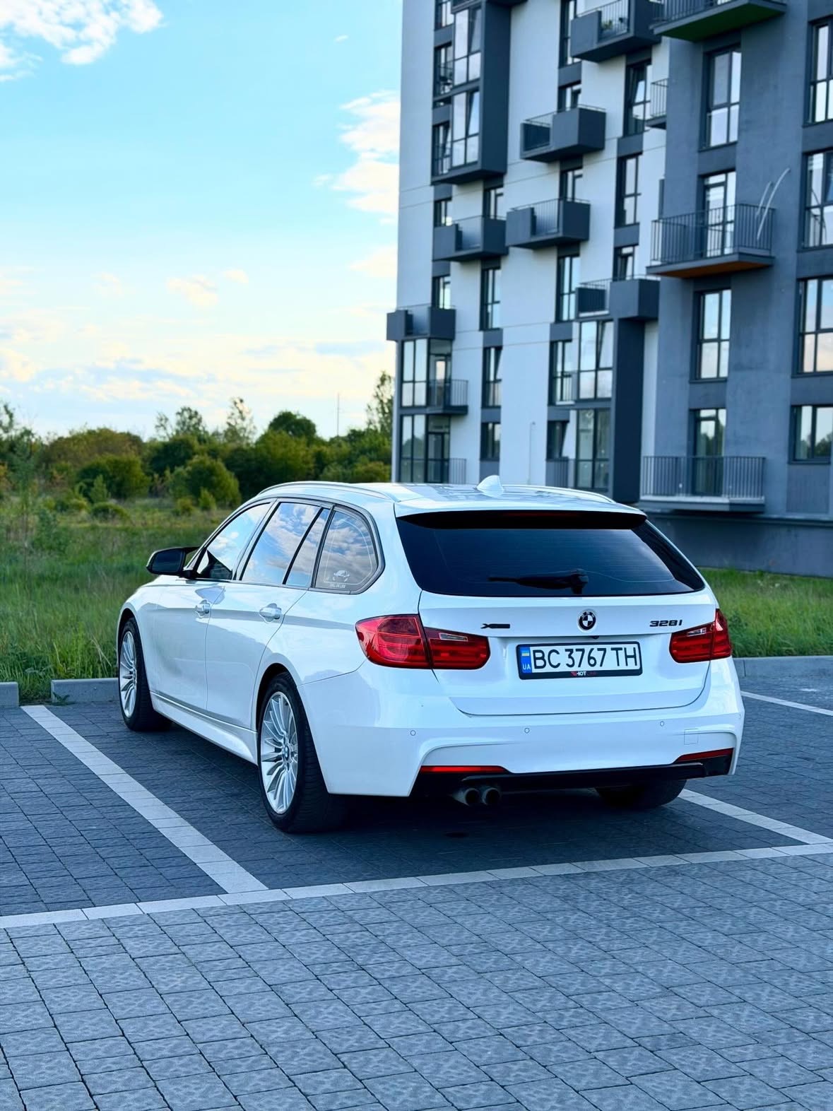 Купити BMW 328 F31 2.0 бензин 2014 року у Львові