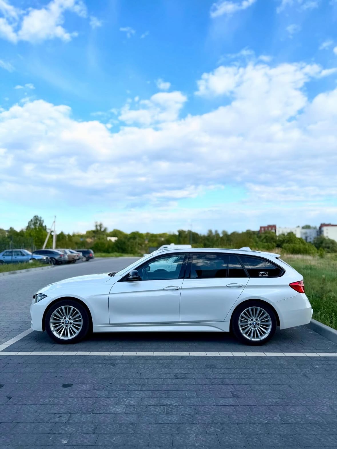 Купити BMW 328 F31 2.0 бензин 2014 року у Львові