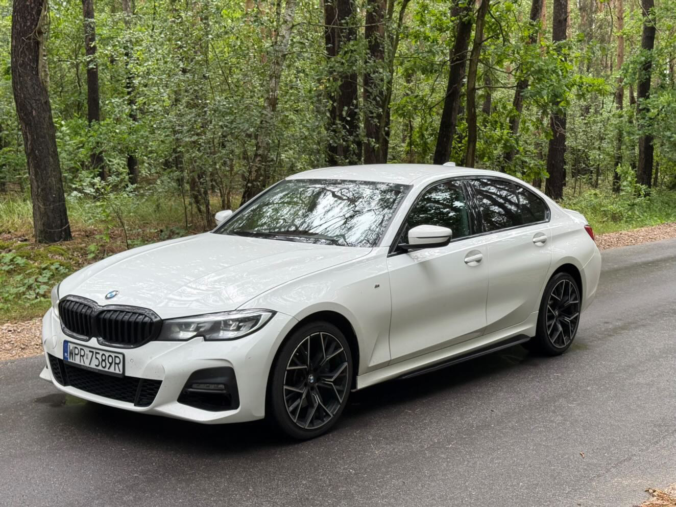 Купити BMW 318d 2020 року білого кольору в Варшаві