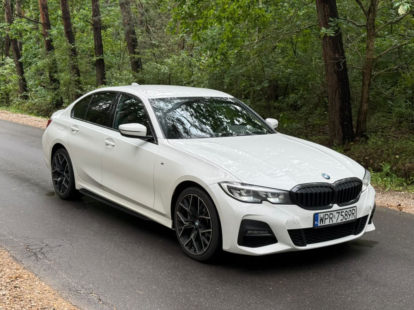 Купити BMW 318d 2020 року білого кольору в Варшаві