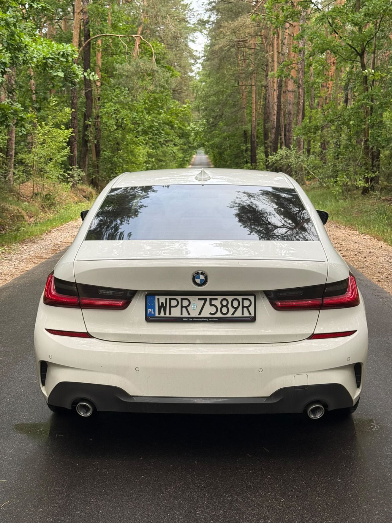 Купити BMW 318d 2020 року білого кольору в Варшаві