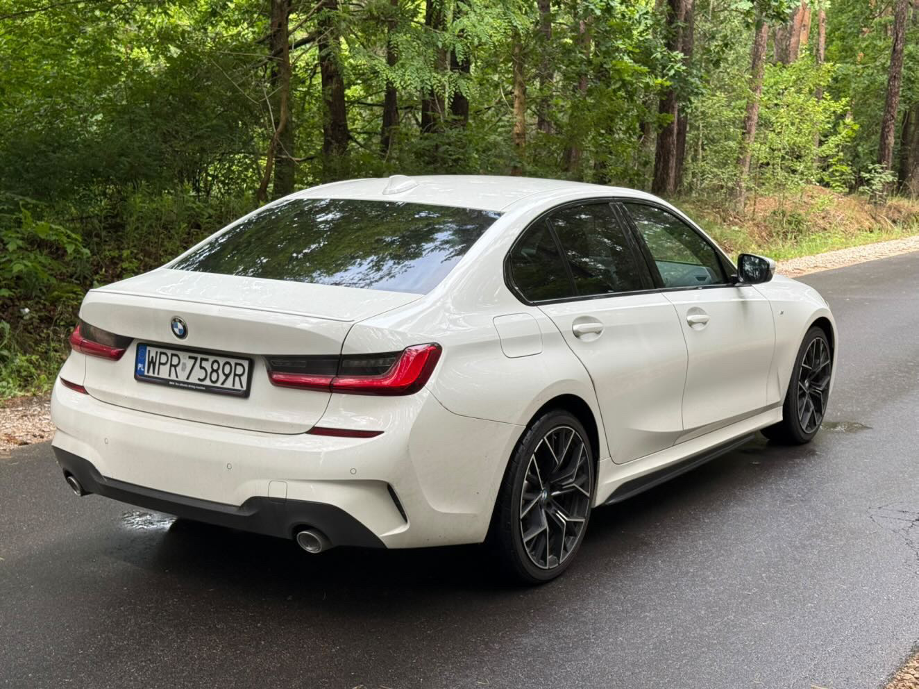 Купити BMW 318d 2020 року білого кольору в Варшаві