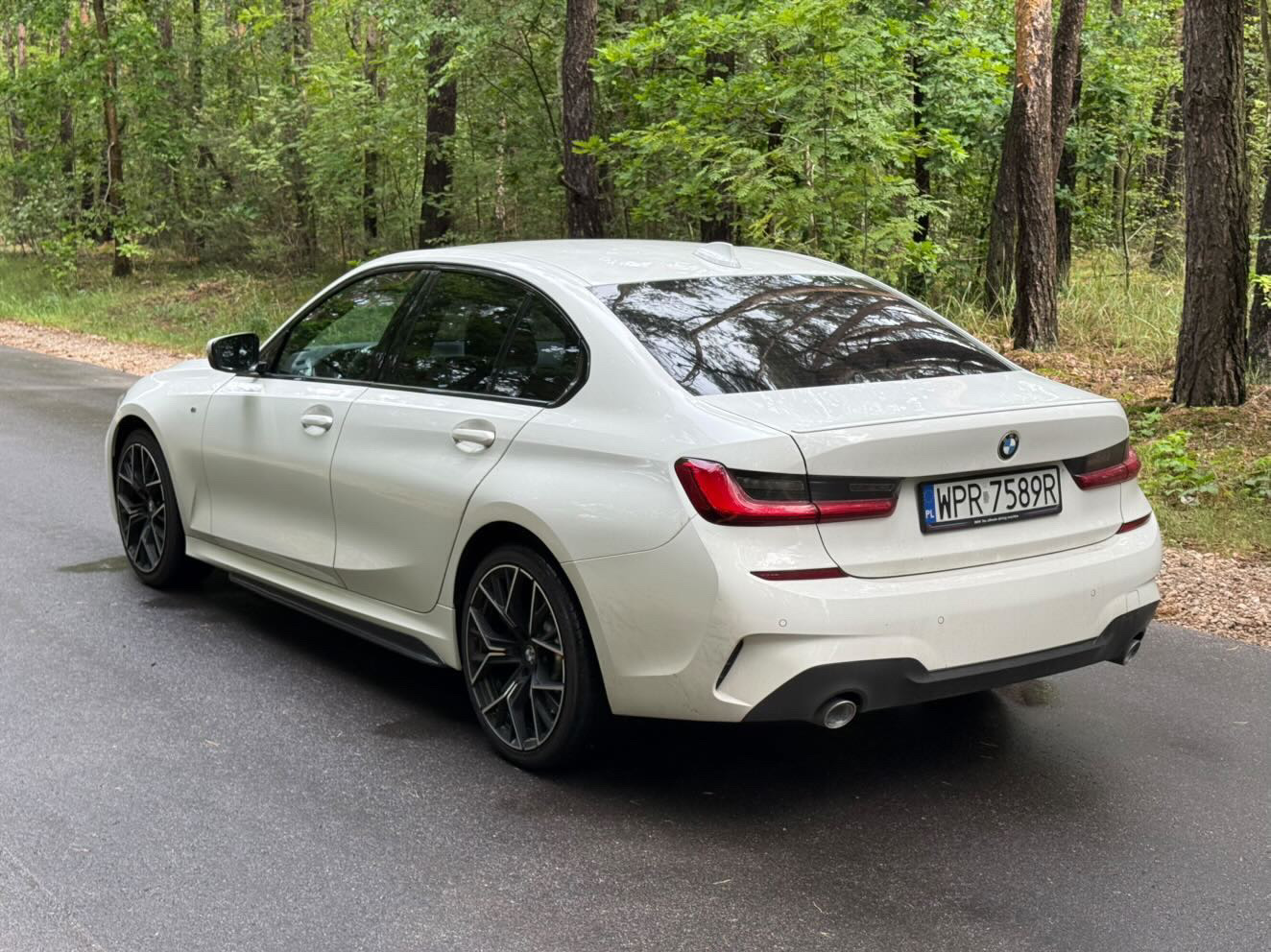 Купити BMW 318d 2020 року білого кольору в Варшаві