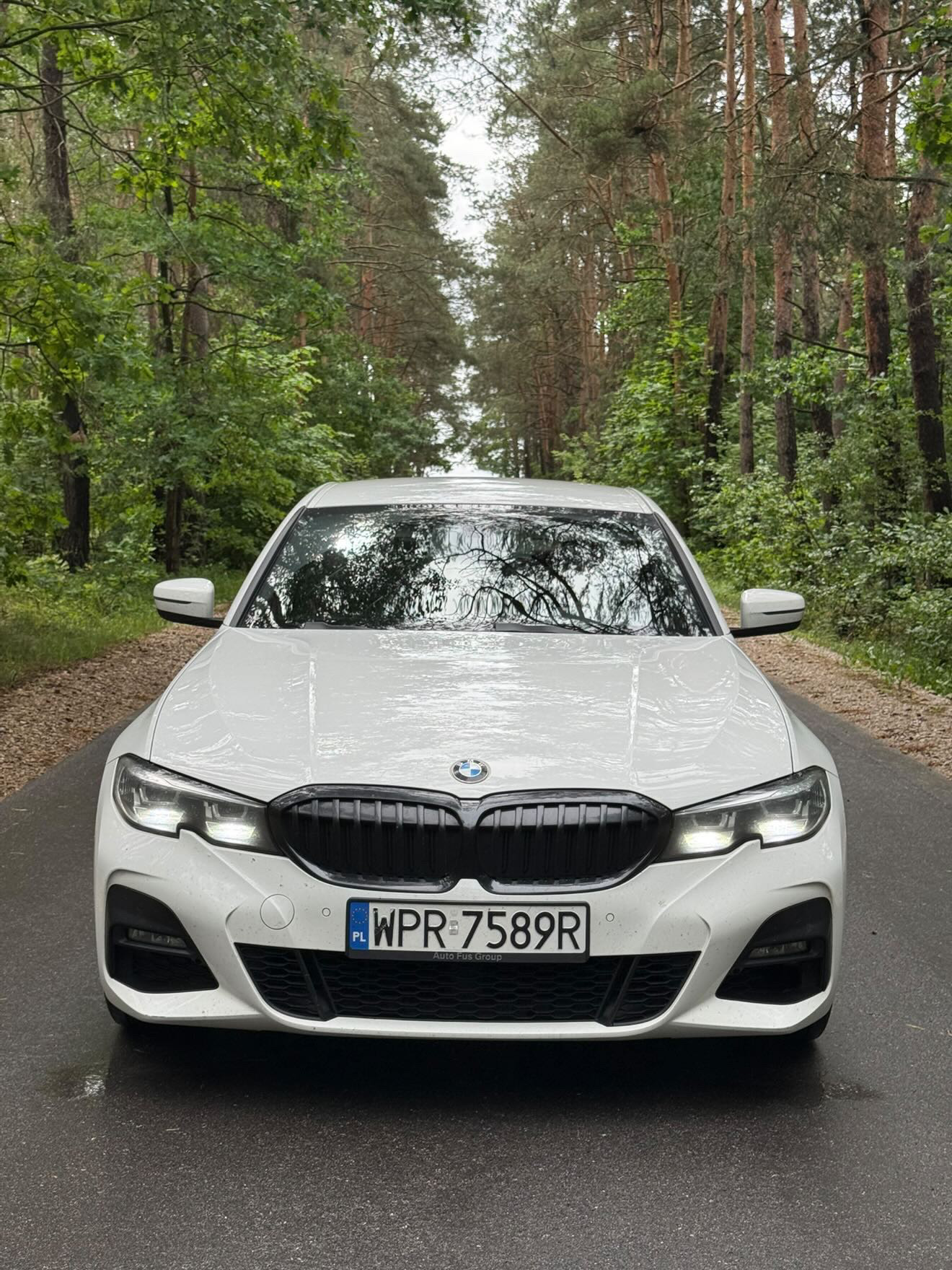 Купити BMW 318d 2020 року білого кольору в Варшаві