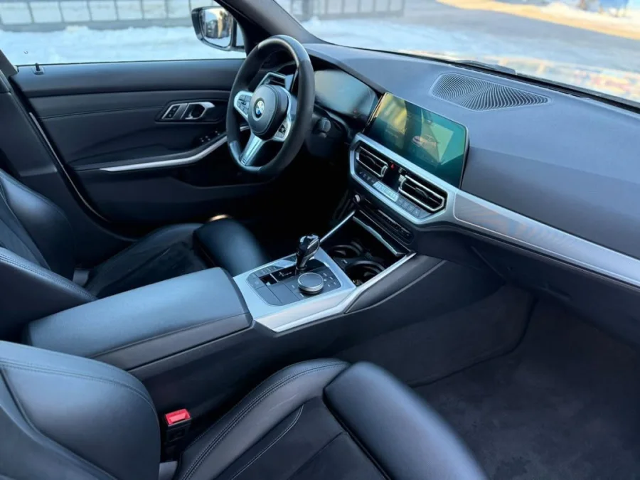 Купити BMW 318d 2020 року білого кольору в Варшаві