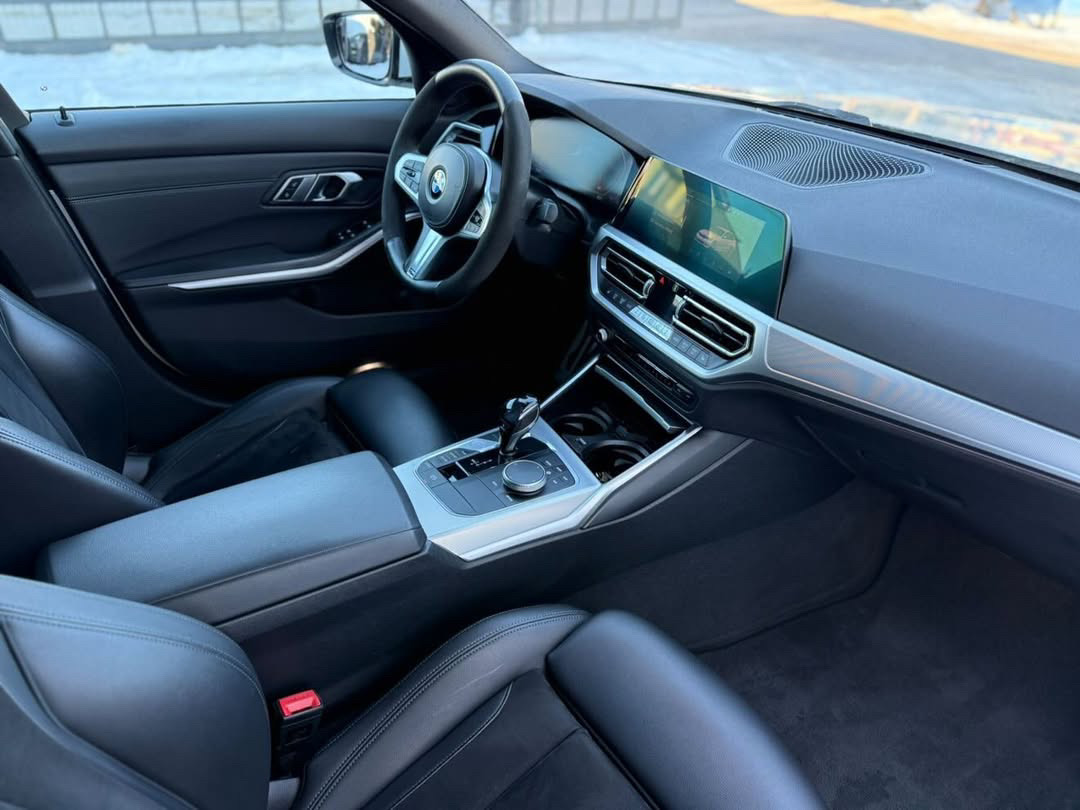 Купити BMW 318d 2020 року білого кольору в Варшаві