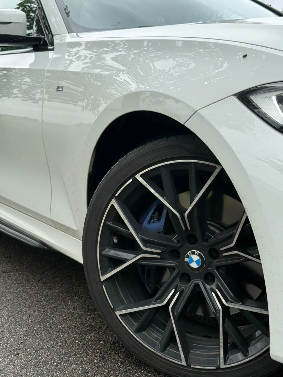 Купити BMW 318d 2020 року білого кольору в Варшаві