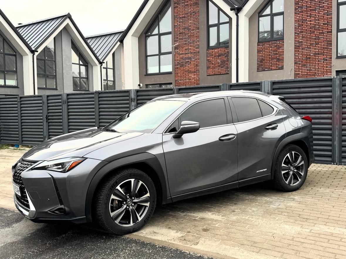 Купити Lexus UH 250 H 2.0 гібрид сірого кольору