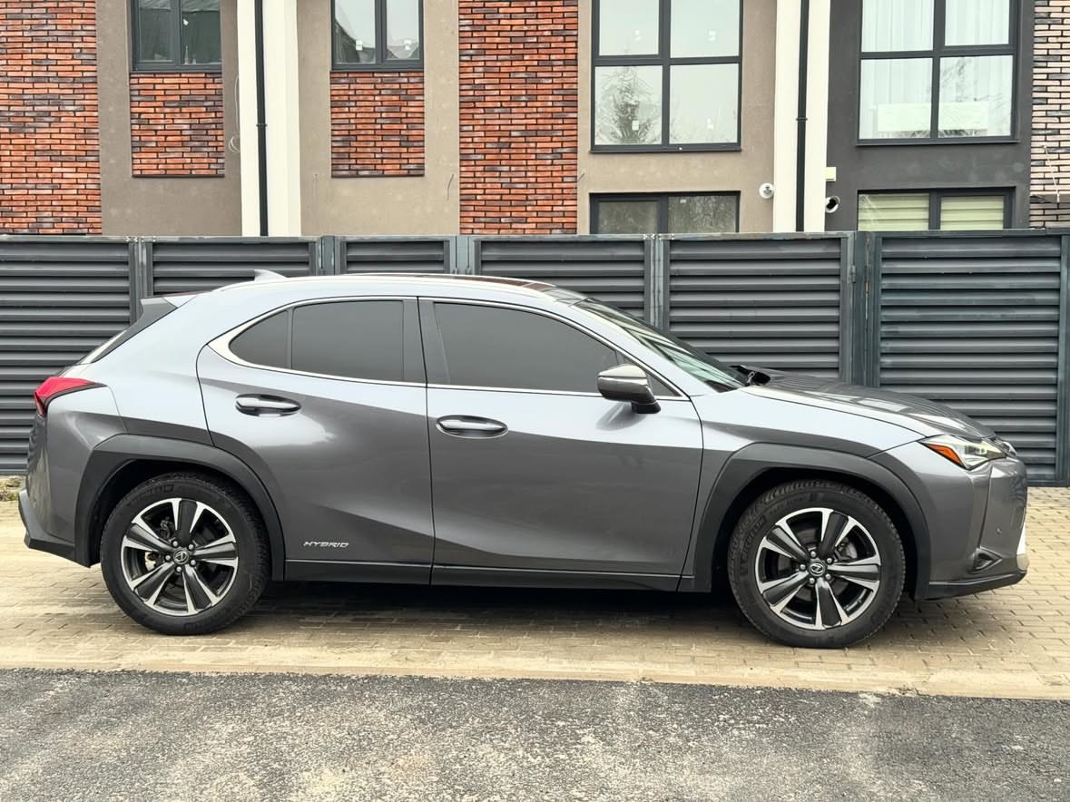 Купити Lexus UH 250 H 2.0 гібрид сірого кольору